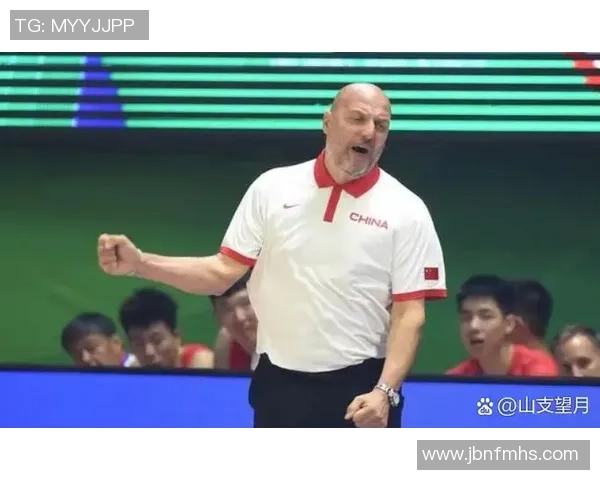 深圳羽毛球队状态引发热议球迷对表现和战术的看法分歧明显